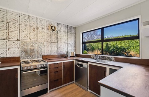 Kelvin Heights Casa | Sunset Lakehouse - Lake and Mountain Views