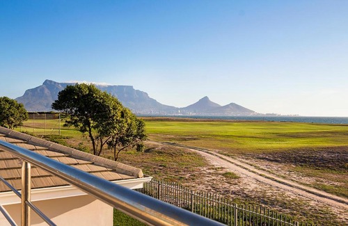 Cape Town Villa | Sunset Links Golf Villa at 74