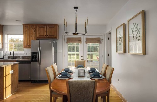 Luray Casa | Sunset Mountain Retreat! Mountains! Caverns! Hot Tub! Family & dog friendly!