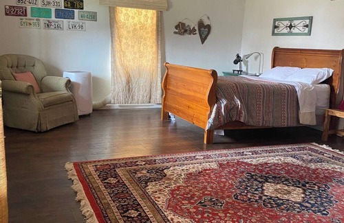 Nocona Otro | Sunset Oaks Retreat | Events, Farm Animals & Views