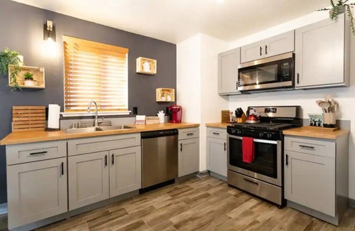 Twentynine Palms Casa | Sunset Oasis ! 3 min to Joshua Tree National Park! Ideal for family gatherings