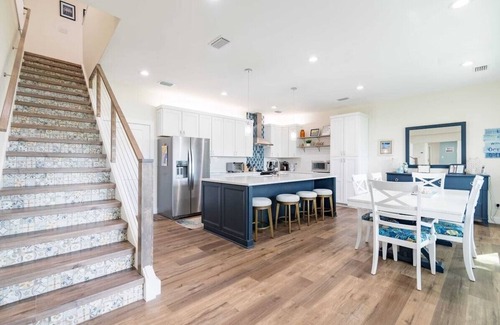 Cocoa Isles Casa | Sunset Oasis-Pool-Canal-Walk to Beach