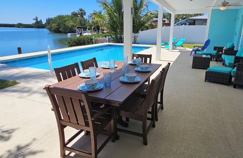 Cocoa Isles Casa | Sunset Oasis-Pool-Canal-Walk to Beach
