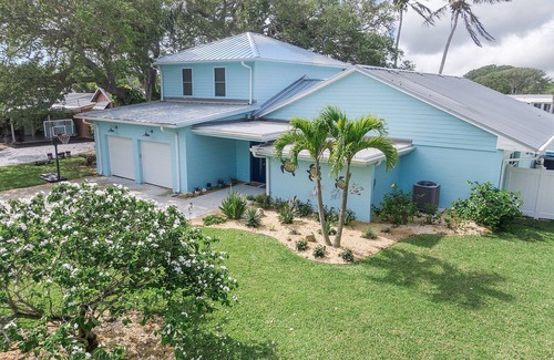 Cocoa Isles Casa | Sunset Oasis-Pool-Canal-Walk to Beach
