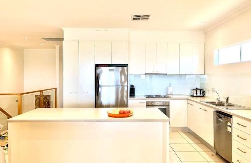 Adelaide Casa | Sunset Ocean Views Esplanade 5 BR Sleeps 10
