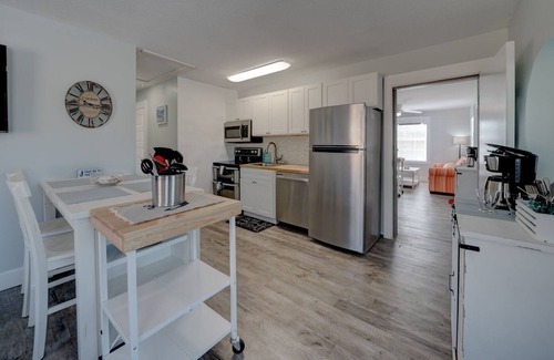 Bid-a-wee Beach Cabaña | SUNSET ON MILLCOLE-Newly renovated 2br/2ba Duplex one block to beach