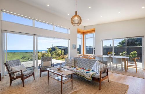 Peka Peka Casa | Sunset Over Kapiti - Waikanae Holiday Home