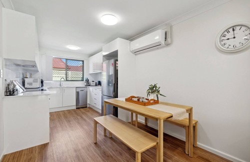 Coffs Harbour Apartamento | Sunset Palms & Studio Family & Pet-Friendly Coastal Retreat