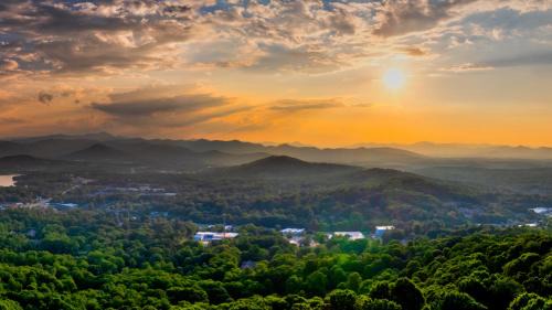 Skyland Casa | Sunset Peaks by Carolina Mornings