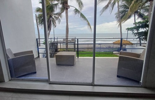 La Libertad Casa | Sunset Rock, modern beach house in La Libertad