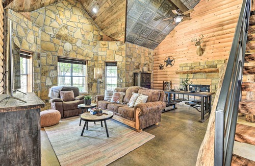 Sunset Casa | ‘Sunset Ranch’ w/ Pool & Hot Tub on 29 Acres!