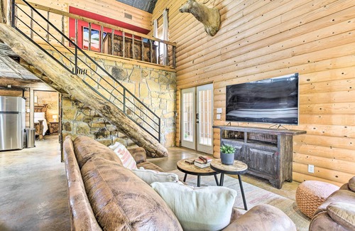 Sunset Casa | ‘Sunset Ranch’ w/ Pool & Hot Tub on 29 Acres!