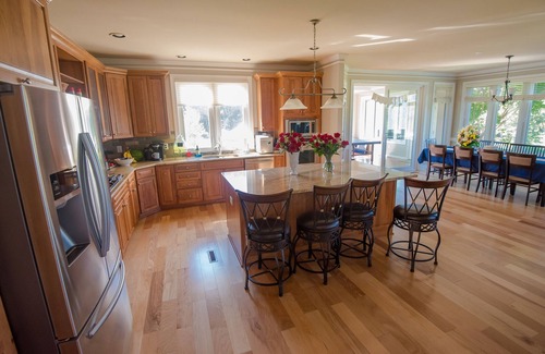 Livingston Casa | Sunset Retreat - Beautiful Lake Front Rental Property