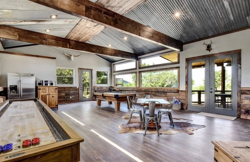 Wimberley Casa | Charming Hill Country Home, piscina, jacuzzi, sala de juegos, pozo de fuego, cerca de la ciudad