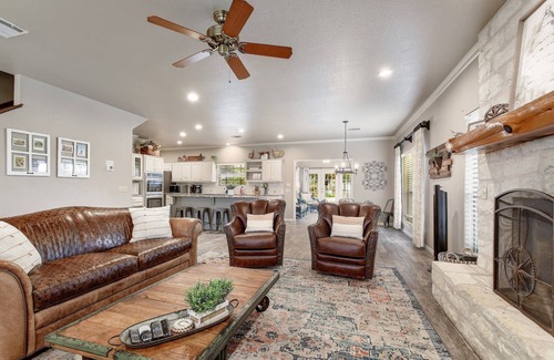 Wimberley Casa | Charming Hill Country Home, piscina, jacuzzi, sala de juegos, pozo de fuego, cerca de la ciudad
