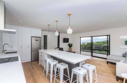 Omiha Casa | Sunset Sanctuary - Stay Waiheke