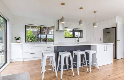 Omiha Casa | Sunset Sanctuary - Stay Waiheke