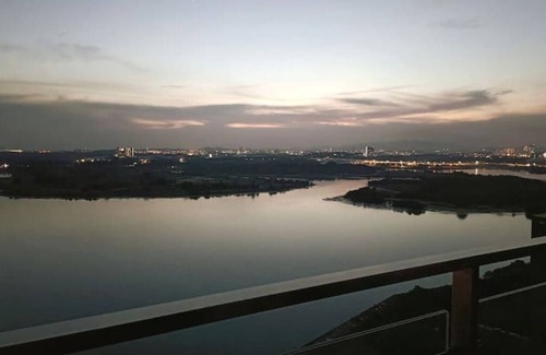 Central District Condominio | Sunset Seaside Retreat@13pax - Direct Beach Access