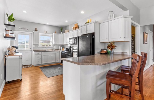 Canonsburg Casa | Sunset Serenade in the Country
