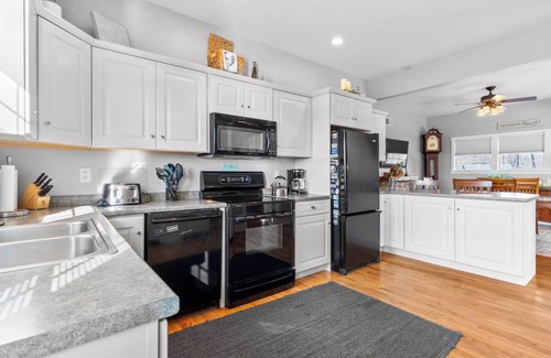 Canonsburg Casa | Sunset Serenade in the Country