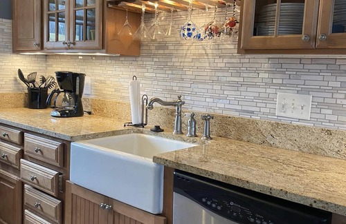 Dewittville Condominio | Sunset Shores Family-Friendly Lake Condo in Mayville Pool, AC, Private Deck!