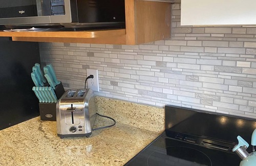 Dewittville Condominio | Sunset Shores Family-Friendly Lake Condo in Mayville Pool, AC, Private Deck!