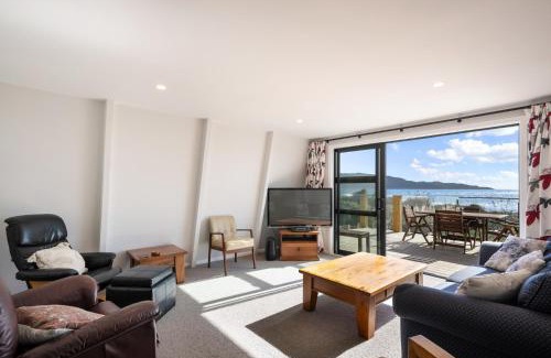 Paraparaumu Beach Casa | Sunset Shores - Paraparaumu Beach Retreat