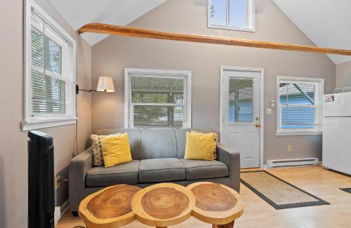 Baileys Harbor Casa | Sunset Shores - Tiger Lily Cabin #5 by Simple Life Rentals