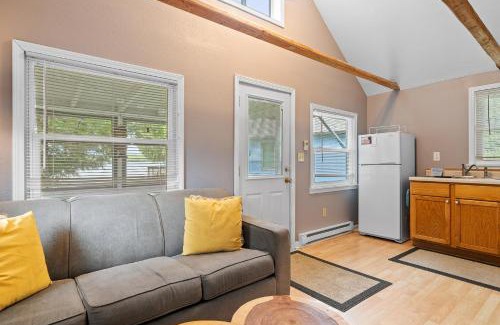 Baileys Harbor Casa | Sunset Shores - Tiger Lily Cabin #5 by Simple Life Rentals