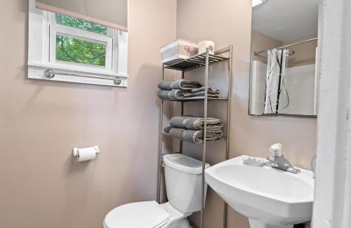 Baileys Harbor Casa | Sunset Shores - Tiger Lily Cabin #5 by Simple Life Rentals