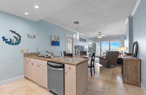 Biloxi Condominio | Sunset Spectacular! Beach getaway steps from the sand! Snowbirds haven!