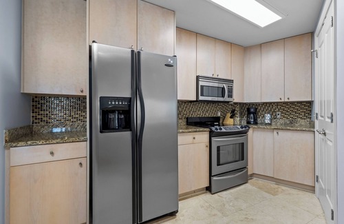Biloxi Condominio | Sunset Spectacular! Beach getaway steps from the sand! Snowbirds haven!