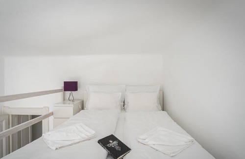 Kispest Apartamento | Sunset Square Studio with gallery