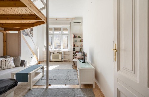 Kispest Apartamento | Sunset Square Studio with gallery