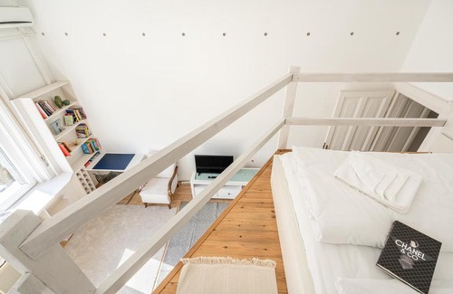 Kispest Apartamento | Sunset Square Studio with gallery