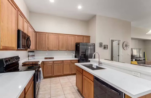 Rovey Farm Estates Casa | Sunset Stadium Stay! 5 Min Drive to State Farm Stadium, Westgate, Top Golf