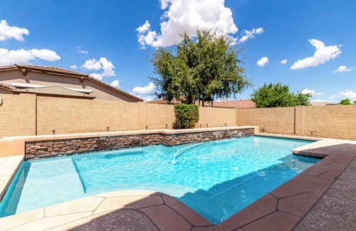 Rovey Farm Estates Casa | Sunset Stadium Stay! 5 Min Drive to State Farm Stadium, Westgate, Top Golf
