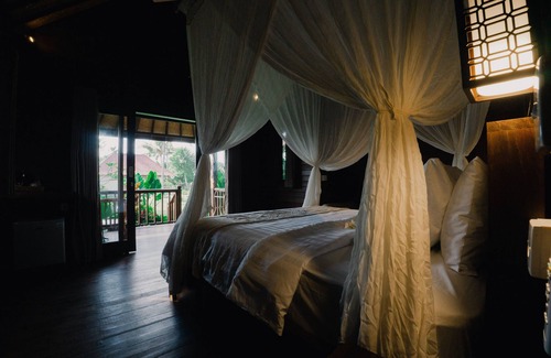 Mushroom Bay Casa | Sunset Star Huts
