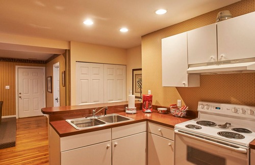 Blowing Rock Casa | PUESTA DEL PASEO! UNA DE DOS APTS CON ENCANTO EN EL CORAZÓN DE Blowing Rock!