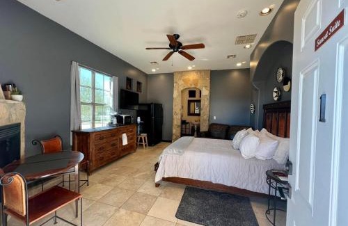 Pinnacle Peak Casa | Sunset Suite - Cave Creek Guest Suites