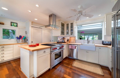 Eastern Honolulu Casa | Niuiki ~ Encantador y tranquilo ~ 4 bd oasis frente al mar cerrado ~ con piscina y aire acondicionado!
