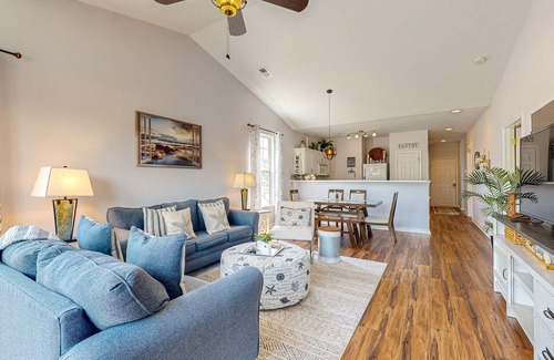 Sunset Beach Condominio | Sunset Village top-floor end unit with golf & pond views, pools & hot tub