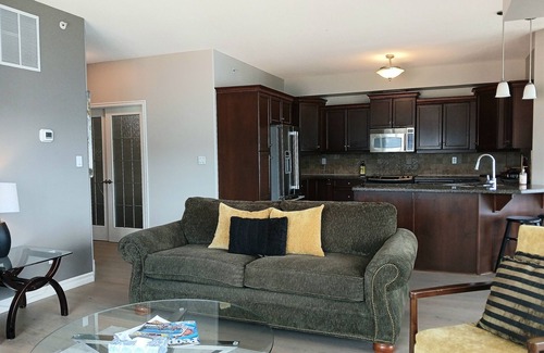 Kelowna Central Business District Condominio | Sunset Waterfont Resort 12. Luxury Lakeside, stunning 3 bed/2bath Kelowna Condo.