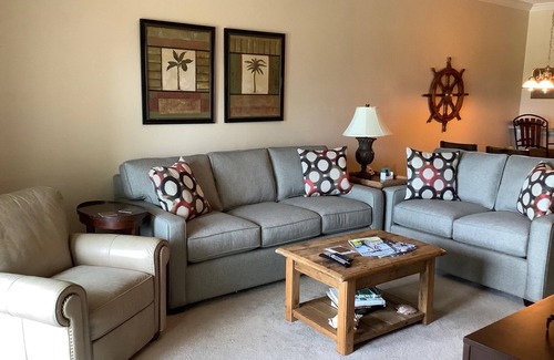 Suwannee Condominio | Sunsets, Canal Front, FISH, FISH, FISH! Suwannee Cove - Unit 207, Boat Slip 23