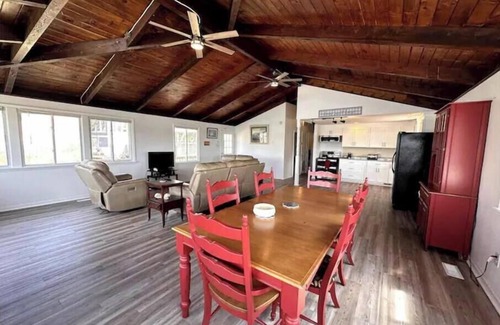 Colington Harbour Casa | SunsetSanctuary-CanalFront/DogFriendly/Pool&Tennis