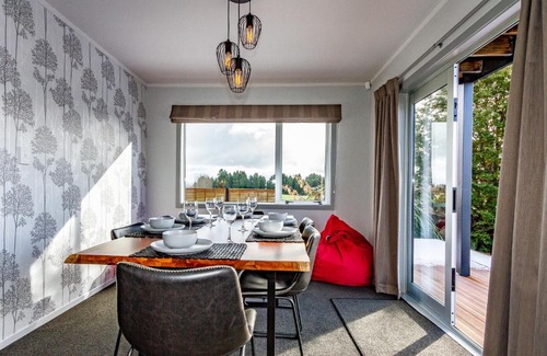 Ohakune Casa | Sunshine and Snow Lodge - Ohakune Holiday Home