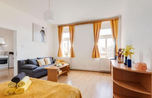 Hostivar Apartamento | Sunshine Apartment near the City center