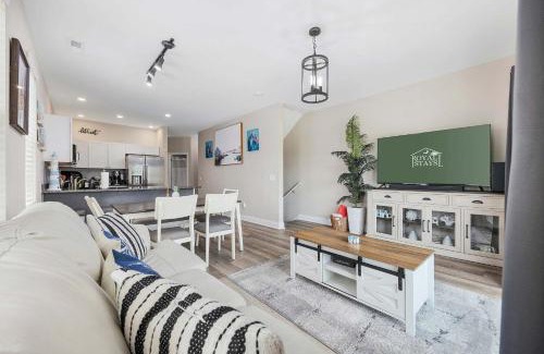 Myrtle Beach Casa | Sunshine Derby - 1 Block to Beach- Garage EV Charge