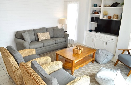 Pointe San Luis Casa | Sunshine Dreams | Gulf View, Walk to Beach!