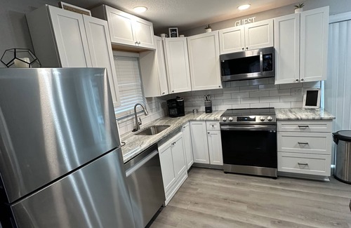 Memphis Casa | Sunshine Eleven Getaway Sleeps 6 Bedrooms 2 and pull out couch